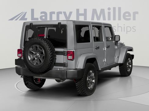 Used 2018 Jeep Wrangler Unlimited Rubicon w/ Connectivity Group AWD/4WD image 2