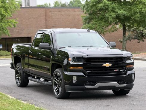 Used 2019 Chevrolet Silverado 1500 LT w/ LPO, Black Pack AWD/4WD image 3