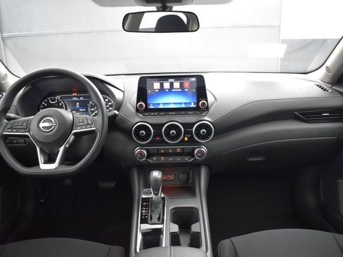 Used 2025 Nissan Sentra SV image 9