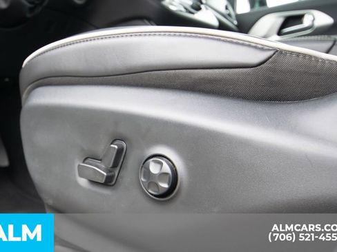 Used 2024 Chrysler Pacifica Limited w/ S Appearance Package image 32