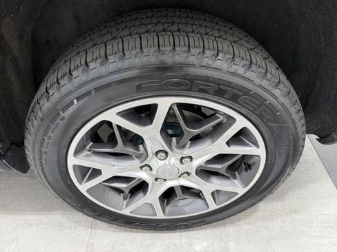 Used 2019 Jeep Grand Cherokee Limited w/ Trailer Tow Group IV image 5