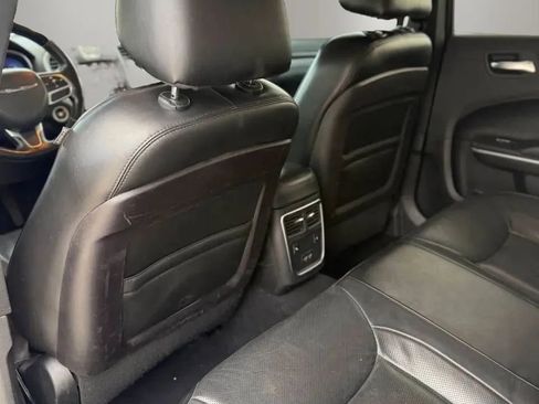 Used 2019 Chrysler 300 Limited RWD image 17