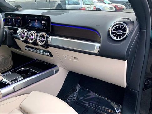 Used 2020 Mercedes-Benz GLB 250 4MATIC image 15
