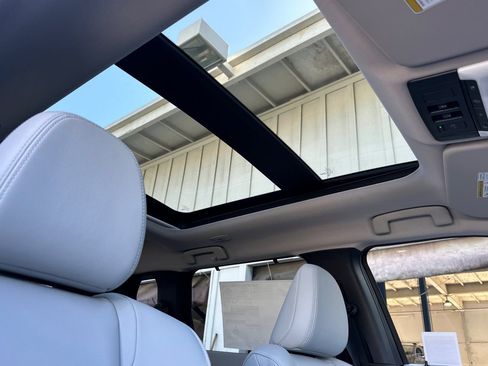 New 2025 Mitsubishi Outlander SEL image 15