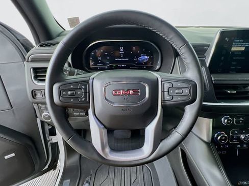 Used 2024 GMC Yukon XL SLT w/ SLT Luxury Package AWD/4WD image 12