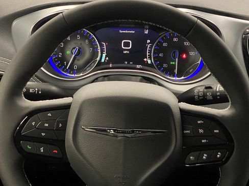 New 2026 Chrysler Pacifica Limited w/ S Appearance Package AWD/4WD image 17