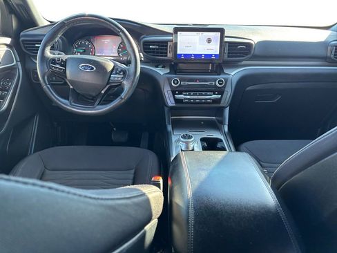 Used 2020 Ford Explorer XLT image 17