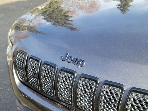 Used 2023 Jeep Cherokee Altitude Lux image 25