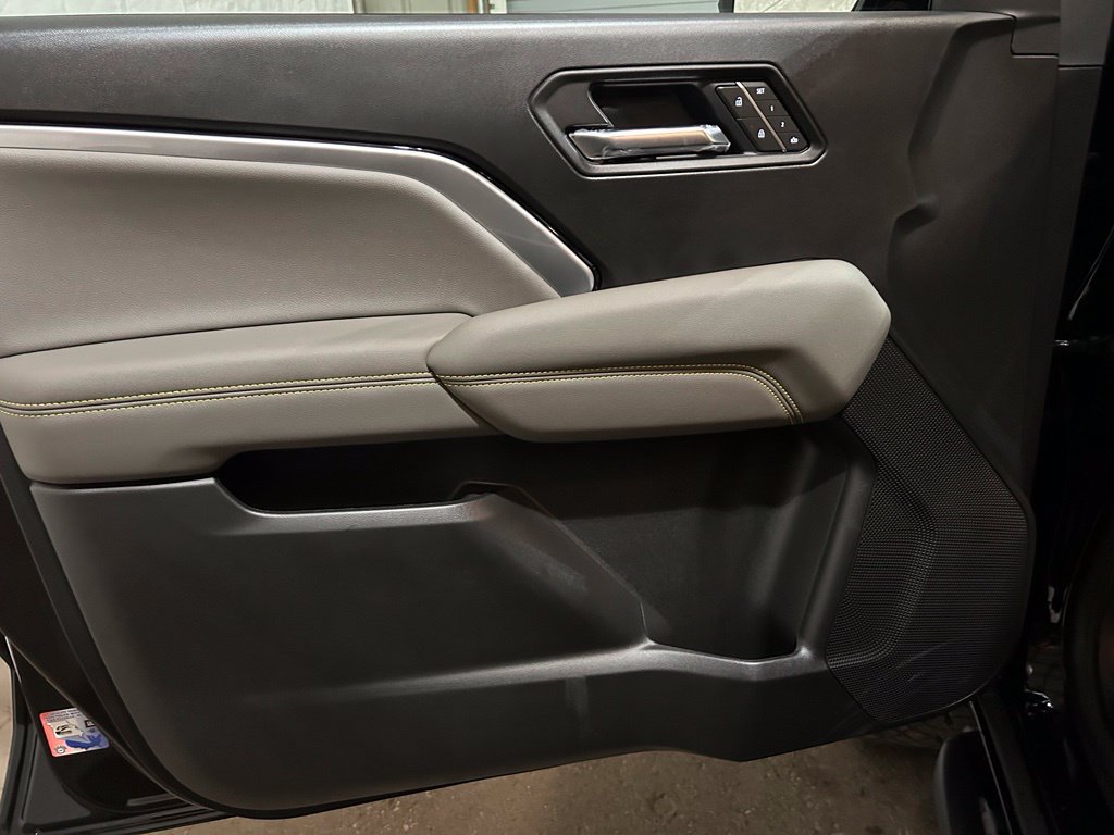 New 2026 Chevrolet Colorado ZR2 w/ Technology Package AWD/4WD image 18