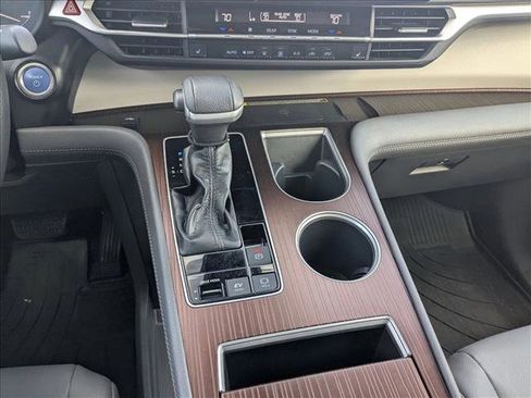 Used 2023 Toyota Sienna XLE image 12