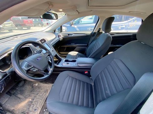 Used 2019 Ford Fusion SE image 4