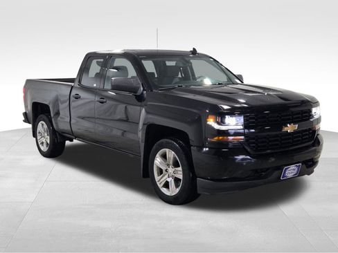Used 2018 Chevrolet Silverado 1500 Custom w/ Custom Value Package image 12