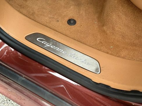 Used 2012 Porsche Cayenne Turbo AWD/4WD image 31