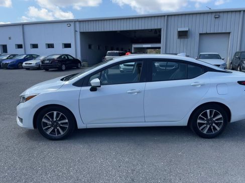 Used 2025 Nissan Versa SV image 8