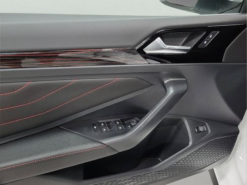 Used 2023 Volkswagen Jetta GLI Autobahn image 9