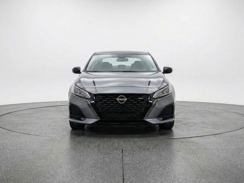 Used 2025 Nissan Altima 2.5 SV image 2