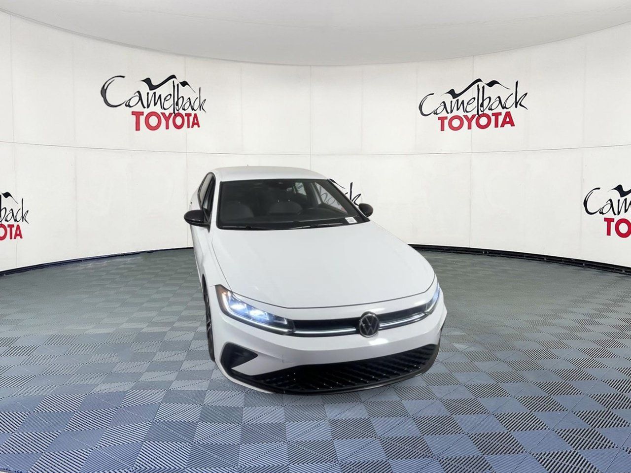 Used 2025 Volkswagen Jetta Sport FWD image 4