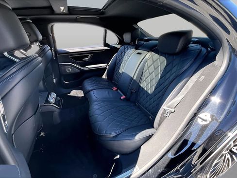 Used 2022 Mercedes-Benz S 580 4MATIC Sedan w/ AMG Line Package image 21