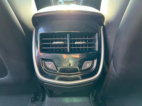 Used 2013 Cadillac XTS Luxury image 25