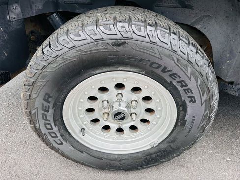 Used 2006 Chevrolet Avalanche LS w/ Sun And Sound Package AWD/4WD image 14