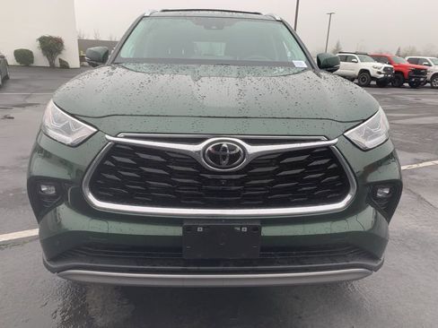 Used 2025 Toyota Highlander Platinum image 5