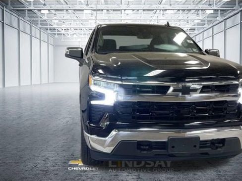 Used 2022 Chevrolet Silverado 1500 LT AWD/4WD image 2