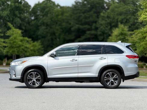 Used 2019 Toyota Highlander Plus w/ Protection Package #3 AWD/4WD image 9