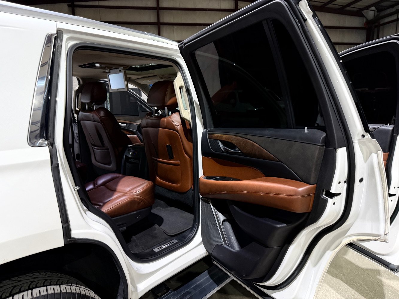 Used 2017 Cadillac Escalade Premium Luxury RWD image 21