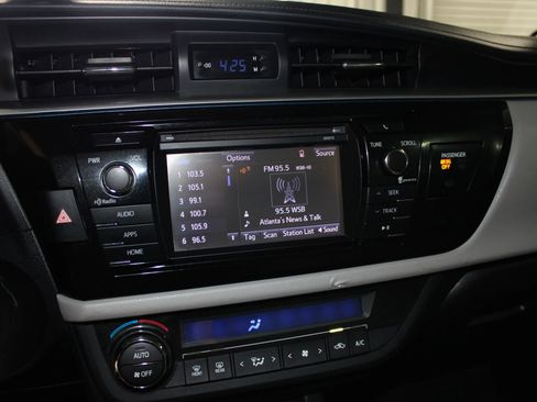 Used 2016 Toyota Corolla LE FWD image 14
