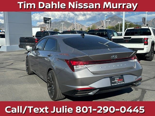 Used 2022 Hyundai Elantra SEL w/ Preferred Accessory Package FWD image 9