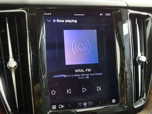 Used 2023 Volvo XC60 B5 Plus image 39