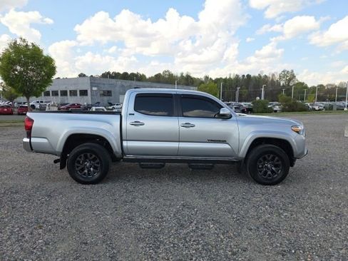 Used 2022 Toyota Tacoma SR5 w/ SR5 Appearance Package (SM) image 6
