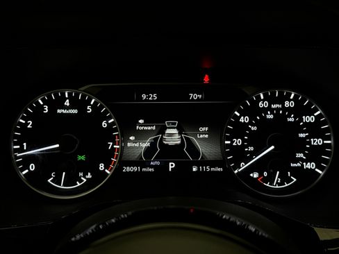 Used 2024 Nissan Pathfinder SL w/ Black Appearance Package AWD/4WD image 13