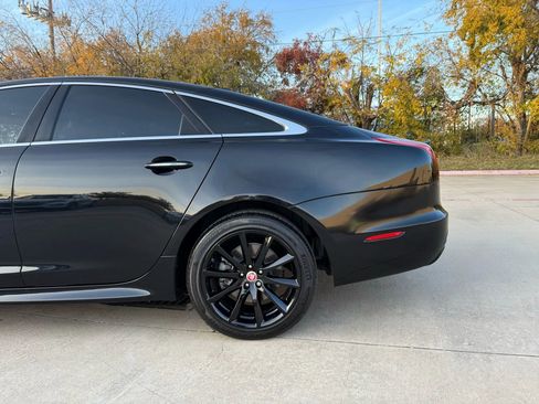 Used 2016 Jaguar XJ R-Sport image 15