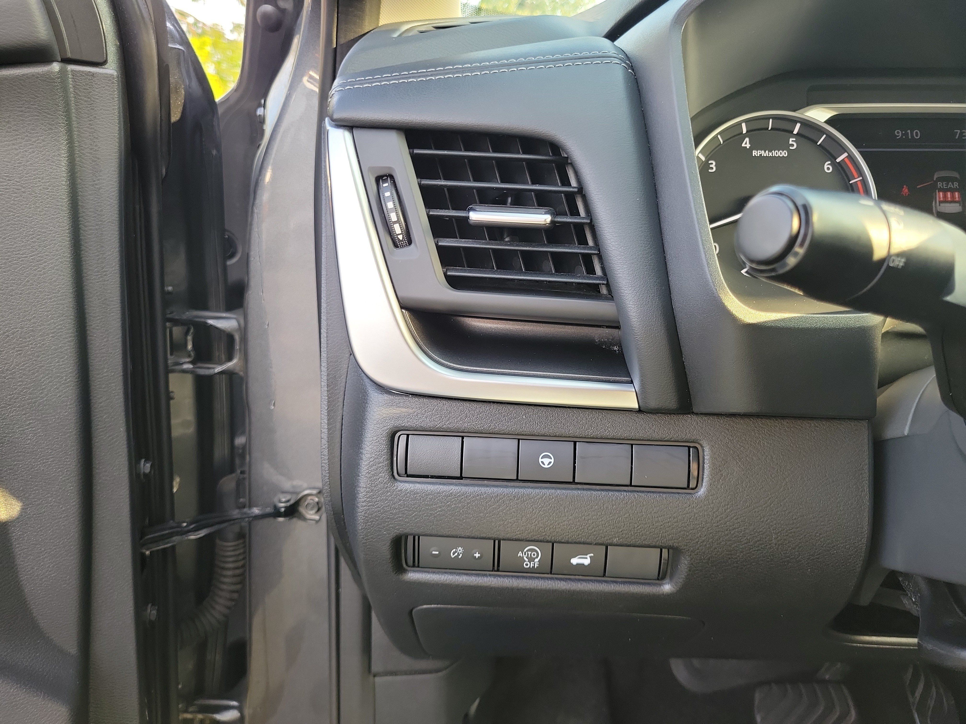 Used 2025 Nissan Rogue SV AWD/4WD image 20