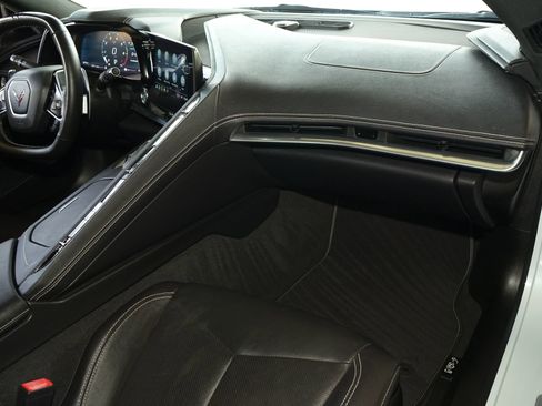 Used 2021 Chevrolet Corvette Stingray Coupe w/ Z51 Performance Package RWD image 5