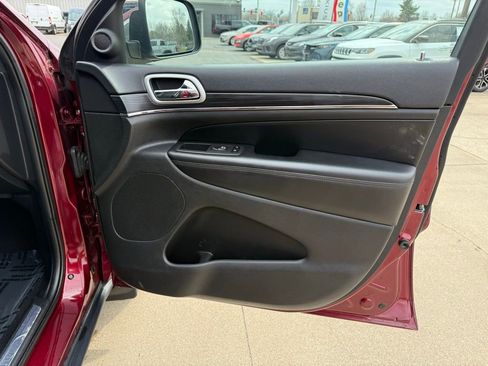 Used 2020 Jeep Grand Cherokee Limited w/ Luxury Group II image 28