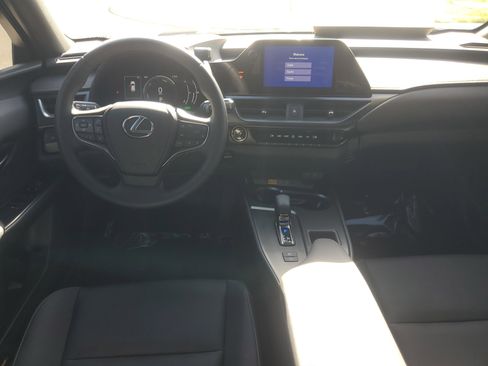 Used 2025 Lexus UX 300h FWD image 9