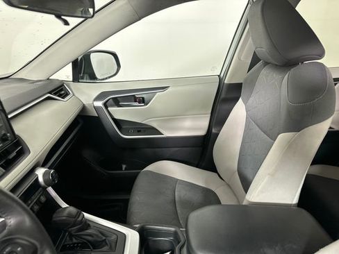 Used 2021 Toyota RAV4 XLE w/ Convenience Package image 21