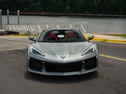 Used 2023 Chevrolet Corvette Z06 RWD image 10
