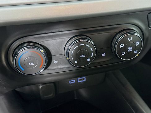 Used 2024 Chevrolet Trax RS w/ Driver Confidence Package image 16