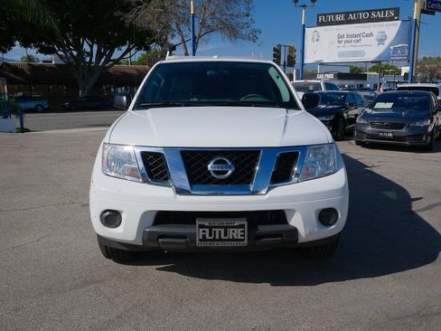 Used 2017 Nissan Frontier SV RWD image 2