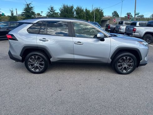 Used 2022 Toyota RAV4 XLE Premium AWD/4WD image 10
