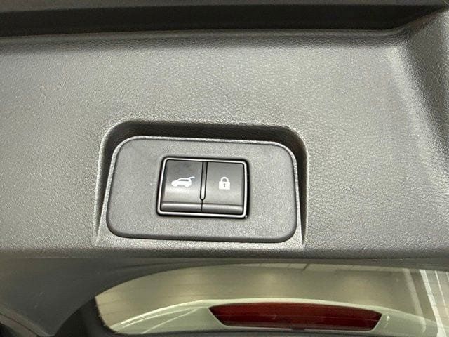 Used 2024 Nissan Rogue SV AWD/4WD image 42