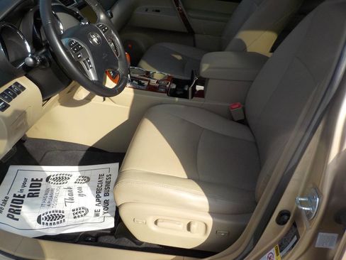 Used 2012 Toyota Highlander Limited w/ Tow Pkg image 10