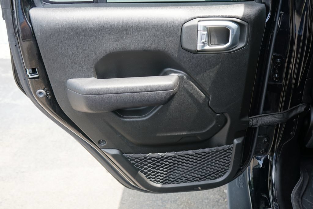 Used 2024 Jeep Gladiator Sport AWD/4WD image 28