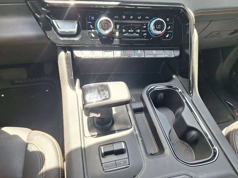 Used 2024 GMC Sierra 1500 AT4 w/ Technology Package AWD/4WD image 18