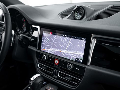 Certified 2026 Porsche Macan AWD/4WD image 15