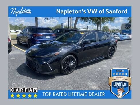 Used 2025 Toyota Camry SE FWD image 1