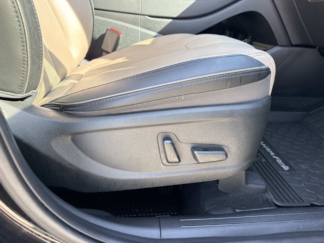 Used 2023 Hyundai Santa Fe Limited FWD image 17